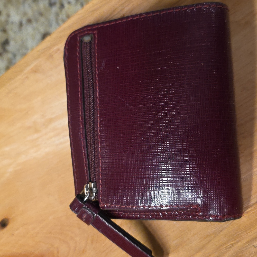 Coach Darcy bow wallet in a burgundy/maroon textured leather. - Picture 5 of 6